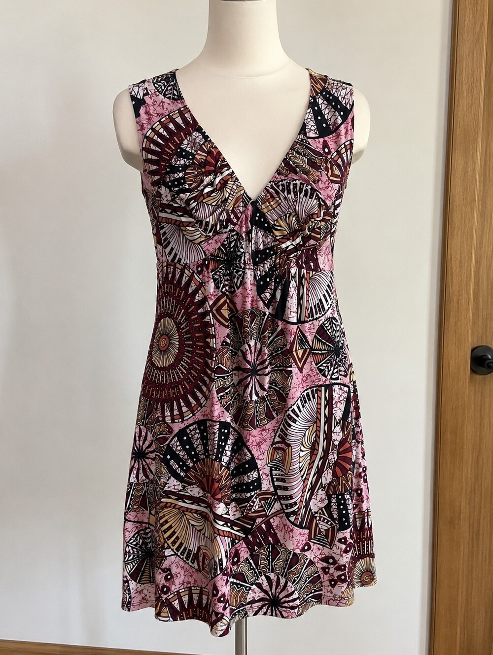 Women's Medium Sleeveless V-Neck Geometric Print Dress
